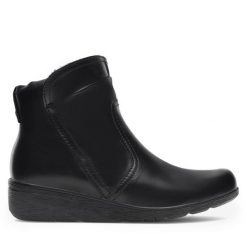 Botki Go Soft. Czarne botki damskie GO SOFT, bez obcasa, na płaskiej podeszwie, bez zapięcia. Za 249.99 zł.