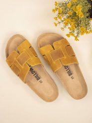 Billowy Skórzane klapki w kolorze żółtym rozmiar: 41. Żółte klapki damskie Billowy, bez wzorów, z otwartym noskiem, bez obcasa, bez zapięcia. Za 130.99 zł.