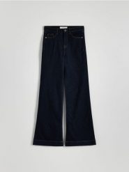 Jeansy flare - granatowy. Niebieskie jeansy damskie Reserved. W wyprzedaży za 99.99 zł.