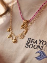 Zestaw naszyjników z morskim motywem 2 pack - wielobarwny. Zielone naszyjniki damskie Sinsay. Za 15.99 zł.