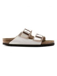 Birkenstock Klapki "Arizona - Graceful Pearl" w kolorze białym rozmiar: 41. Białe klapki damskie Birkenstock, bez wzorów, z otwartym noskiem, bez obcasa, bez zapięcia. Za 373.35 zł.