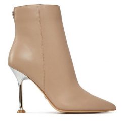 Botki Guess. Brązowe botki damskie Guess, bez obcasa, na szpilce, bez zapięcia. Za 849.99 zł.