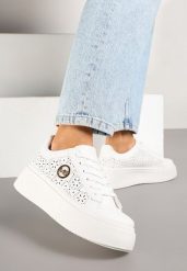 Białe Sneakersy na Platformie Zdobione Ażurową Perforacją i Aplikacją Camioria. Białe obuwie sportowe damskie Born2be, z jeansu, bez zapięcia. Za 74.99 zł.