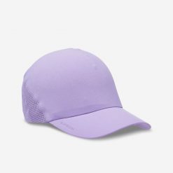 Czapka z daszkiem do biegania Kiprun. Fioletowe czapki z daszkiem damskie KIPRUN, bez wzorów, z materiału. Za 29.99 zł.