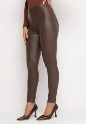 Brązowe Spodnie Skinny z Imitacji Skóry Stana. Brązowe rurki damskie Born2be, bez wzorów, z jeansu, z podwyższonym stanem. Za 39.99 zł.
