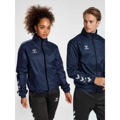 Kurtka ortalionowa piłkarska dla dorosłych Hummel Core XK Spray Jacket. Niebieskie kurtki damskie Hummel, xl, bez wzorów, bez kaptura. Za 204.50 zł.