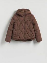 Pikowana kurtka z kapturem - ciemnobrązowy. Brązowe kurtki damskie Reserved, l, bez wzorów, z tkaniny, z kapturem. Za 259.99 zł.