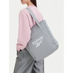 Torebka Reebok. Szare shopper bag Reebok, bez dodatków. Za 129.99 zł.