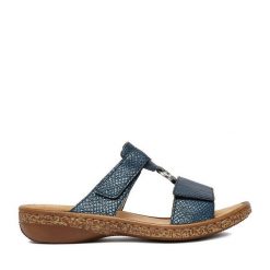 Klapki Rieker. Niebieskie klapki damskie Rieker, bez wzorów, bez obcasa, bez zapięcia. Za 289.99 zł.