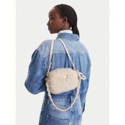Torebka Guess. Białe torebki klasyczne damskie Guess, bez dodatków. Za 264.99 zł.