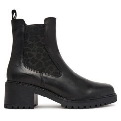 Botki Tamaris. Czarne botki damskie Tamaris, bez obcasa, na słupku, bez zapięcia. Za 469.99 zł.