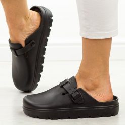 Czarne lekkie piankowe klapki damskie Evento 8523. Czarne klapki damskie eVento, bez wzorów, z dresówki, bez obcasa, na płaskiej podeszwie, bez zapięcia. Za 79.00 zł.