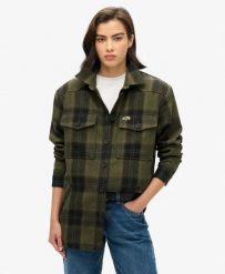 Superdry Koszula Overshirt Borg w Kratę Roderick Check Olive. Zielone koszule damskie Superdry, z aplikacjami, z materiału, klasyczne, bez kołnierzyka, bez ramiączek. Za 356.65 zł.