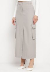Szara Spódnica w Stylu Utility z Kieszeniami i Rozcięciem na Przodzie Temari. Szare spódnice damskie Born2be, na co dzień, l, bez wzorów, eleganckie, maxi. Za 139.99 zł.