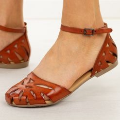 Brązowe skórzane sandały damskie Porronet 3100. Brązowe sandały damskie Porronet, bez wzorów, z jeansu, bez obcasa, na płaskiej podeszwie, bez zapięcia. Za 299.00 zł.