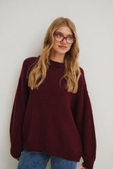Sweter oversize z bufiastym rękawem w kolorze MARSALA - RIVERO-UNI. Swetry klasyczne damskie Marsala, na lato, z wełny, bez kołnierzyka. W wyprzedaży za 99.96 zł.