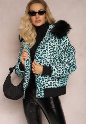 Jasnozielona Pikowana Kurtka w Panterkę z Kapturem i Ozdobną Saszetką Sadeve. Zielone kurtki damskie Renee, z aplikacjami. Za 339.99 zł.