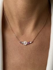 Les Petites Précieuses Pozłacany naszyjnik z elementem ozdobnym - dł. 40 cm rozmiar: onesize. Białe naszyjniki damskie Les Petites Précieuses, z cyrkonią, pozłacane. Za 201.55 zł.