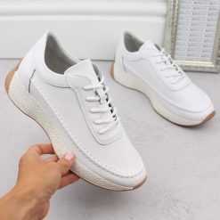 Skórzane półbuty sportowe damskie białe Sergio Leone SP013. Białe półbuty damskie Sergio Leone, bez wzorów, ze skóry, bez obcasa, bez zapięcia. Za 229.99 zł.