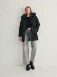Pikowana kurtka - czarny. Czarne kurtki damskie Reserved, l, bez wzorów, z tkaniny, bez kaptura. Za 259.99 zł.
