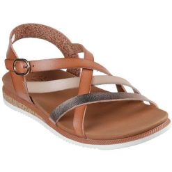 Sandały damskie Skechers Desert Kiss Low Pe. Brązowe sandały damskie Skechers, bez wzorów, z materiału, bez obcasa, bez zapięcia. Za 199.99 zł.