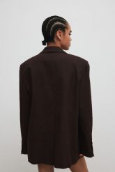 Marynarka typu oversize z lnem w kolorze INTENSE BROWN - HARLEY. Brązowe marynarki i żakiety damskie Marsala, bez wzorów, z bawełny, eleganckie. Za 459.90 zł.