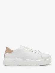 Białe półbuty w sportowym stylu na grubej podeszwie JUNE. Białe obuwie sportowe casual damskie Ryłko, ze skóry. Za 429.99 zł.