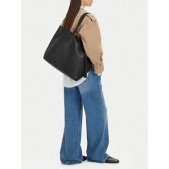 Torebka JENNY. Czarne shopper bag Jenny, bez dodatków. Za 159.99 zł.