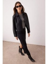 Trendyol Kurtka w kolorze czarnym ze skóry syntetycznej rozmiar: XS. Czarne kurtki damskie Trendyol, xs, bez wzorów, ze skóry, bez kaptura. Za 126.75 zł.