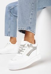 Białe Sneakersy na Ukrytym Koturnie z Perforacją i Cyrkoniami Glowenna. Białe obuwie sportowe damskie Born2be, bez zapięcia. Za 99.99 zł.