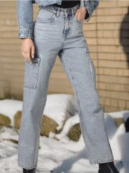 Jeansy cargo - turkusowy. Niebieskie jeansy damskie Sinsay. W wyprzedaży za 33.99 zł.