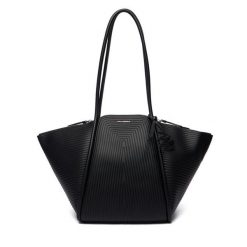 Torebka KARL LAGERFELD. Czarne torebki klasyczne damskie KARL LAGERFELD, bez dodatków. Za 1,199.00 zł.