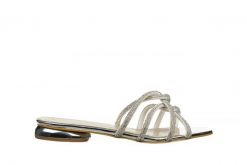 Klapki Bayla-187 1716 Silver 187080, Srebrny, Skóra ekologiczna - 37. Szare klapki damskie Bayla, bez wzorów, z lakierowanej skóry, bez obcasa, na obcasie, bez zapięcia. W wyprzedaży za 179.10 zł.