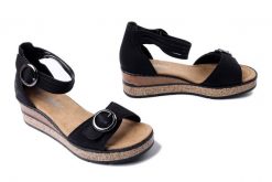 RIEKER 63780-00 black, sandały damskie. Czarne sandały damskie Rieker, bez wzorów, bez obcasa, na koturnie, bez zapięcia. Za 263.92 zł.