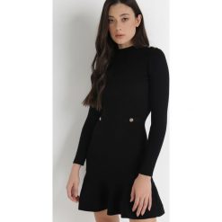 Czarna Sukienka Dzianinowa Taerara. Czarne sukienki damskie Born2be, bez wzorów, z dzianiny, bez ramiączek. W wyprzedaży za 135.99 zł.