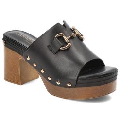 Czarne Klapki Carmela Stylowe Obuwie Damskie. Czarne klapki damskie Carmela, bez wzorów, ze skóry, bez obcasa, na obcasie, bez zapięcia. Za 289.00 zł.