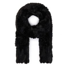 Szalik Guess. Czarne szaliki damskie Guess, z aplikacjami. Za 344.99 zł.