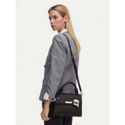 Torebka KARL LAGERFELD. Czarne kuferki damskie KARL LAGERFELD, bez wzorów, bez dodatków. Za 849.99 zł.