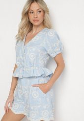 Jasnoniebieska Bawełniana Bluzka z Ozdobnym Haftem Selselina. Niebieskie bluzki damskie Born2be, xl, bez wzorów, z bawełny, eleganckie, bez kołnierzyka, bez ramiączek. Za 74.99 zł.