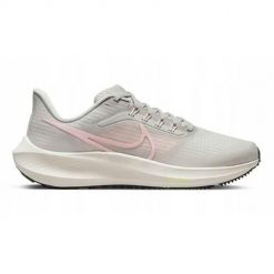 Buty do biegania damskie Nike Air Zoom Pegasus 39. Białe obuwie sportowe damskie Nike, z materiału, bez zapięcia, do biegania. Za 668.00 zł.