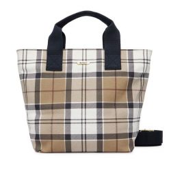 Torebka Barbour. Brązowe torebki klasyczne damskie Barbour, bez dodatków. Za 439.99 zł.