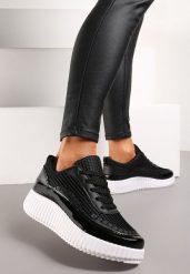 Czarne Sneakersy na Platformie Ozdobione Nitami i Patchworkowymi Wstawkami Jeneria. Czarne obuwie sportowe damskie Renee, bez zapięcia. Za 74.99 zł.