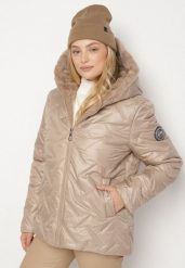 Beżowa Pikowana Kurtka o Prostym Kroju z Kapturem Avilerie. Brązowe kurtki damskie Born2be, plus size, bez wzorów, z jeansu, z kapturem. Za 169.99 zł.