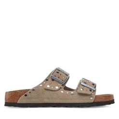 Klapki Birkenstock. Brązowe klapki damskie Birkenstock, bez wzorów, bez obcasa, bez zapięcia. Za 679.99 zł.