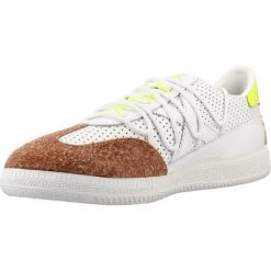 Buty MUNICH 8297001M Biały. Białe obuwie trekkingowe damskie munich, ze skóry, bez zapięcia. Za 562.99 zł.