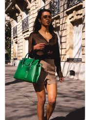 Victor & Hugo Paris Skórzana torebka "Jane" w kolorze zielonym - 36 x 35 x 24 cm rozmiar: onesize. Zielone torebki klasyczne damskie Victor & Hugo Paris, z materiału, przez ramię, bez dodatków. Za 382.99 zł.