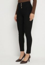 Czarne Spodnie Skinny z Wysokim Stanem i Aplikacjami w Kształcie Guzików Wedarise. Czarne rurki damskie Born2be, z aplikacjami, z jeansu, z podwyższonym stanem. Za 49.99 zł.