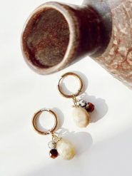 Heliophilia Kolczyki-kreole z kamieniami szlachetnymi rozmiar: onesize. Brązowe kolczyki damskie Heliophilia, z hematytem, ze stali. Za 152.26 zł.