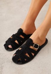 Czarne Klapki Gladiatorki z Ozdobną Sprzączką Lusanatia. Czarne klapki damskie Renee, bez wzorów, bez obcasa, na płaskiej podeszwie, bez zapięcia. Za 79.99 zł.