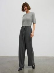 BGN Spodnie w kolorze antracytowym rozmiar: 36. Czarne spodnie materiałowe damskie BGN, bez wzorów, z materiału. Za 130.50 zł.